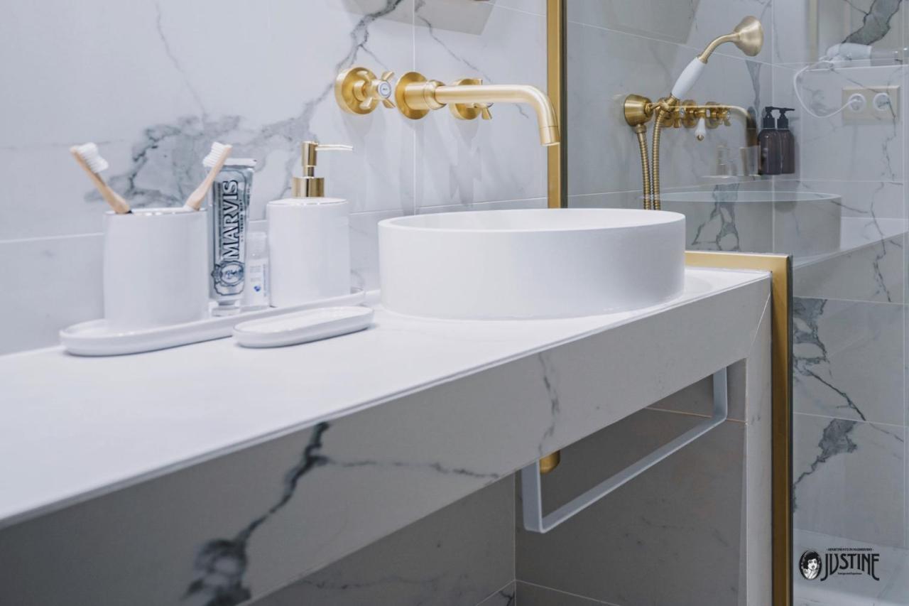Suite Kintsugi By Justine Apartments Apartamento Turistico En Madrid Rio Εξωτερικό φωτογραφία